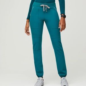 RARE figs pacific blue scrub set